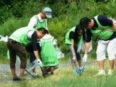 画像：静岡市河川環境アドプトプログラム参加の様子