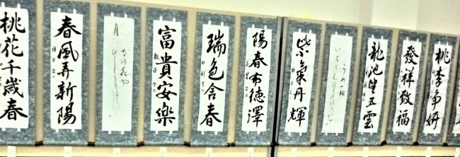 安東支店の書初め展の様子