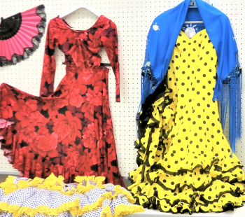 高松支店フラメンコ衣装のロビー展の様子
