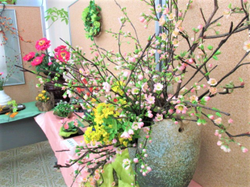 研屋町支店の樹脂粘土展示会の様子