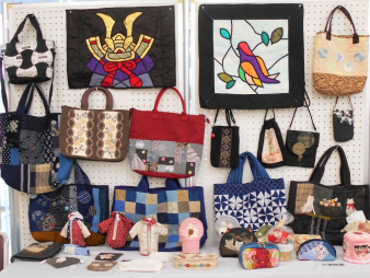 月見支店のパッチワーク作品展の様子