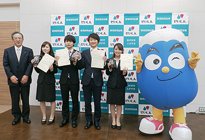 最優秀賞に選ばれた「チーム・ヴェルモット」の学生