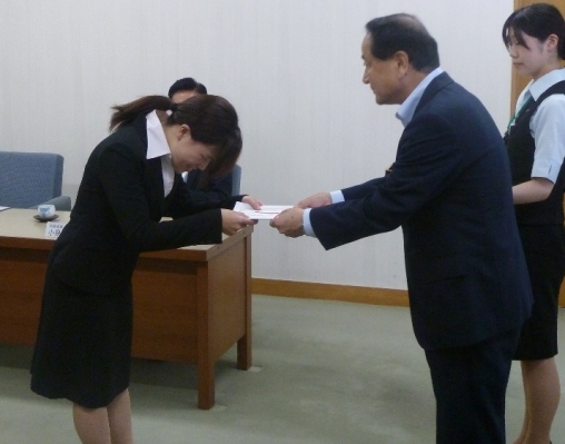「奨学生 認定授与式」の様子
