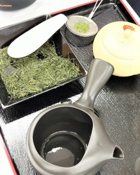 呈茶体験の様子