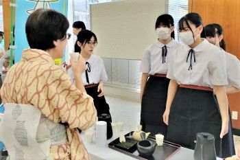 呈茶体験の様子