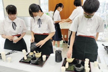 呈茶体験の様子