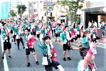 「港かっぽれ総おどり」の様子