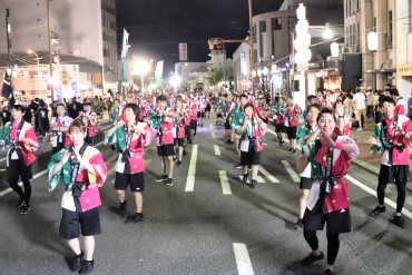 「港かっぽれ総おどり」の様子