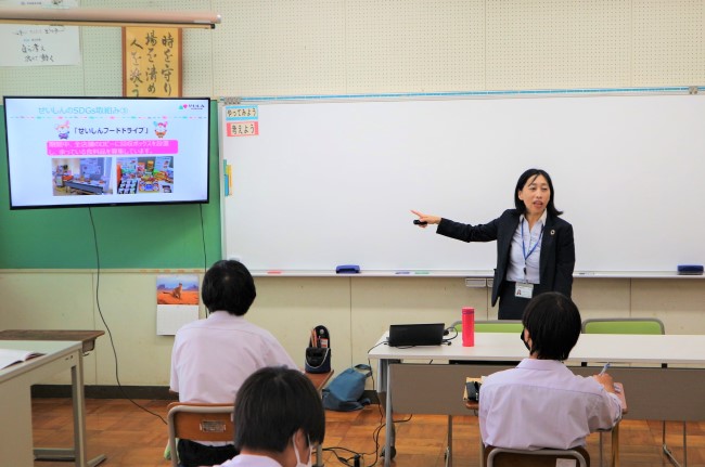 「フードドライブ」出前講座の様子