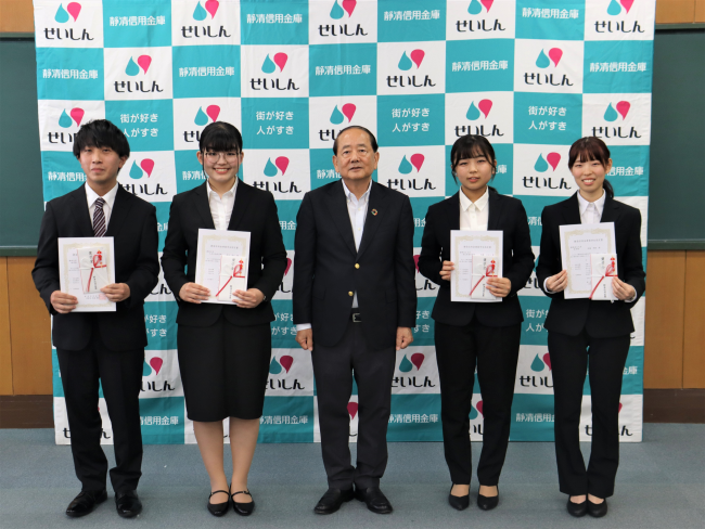 奨学生認定授与式の様子
