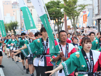 「港かっぽれ総おどり」の様子