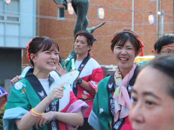 「港かっぽれ総おどり」の様子