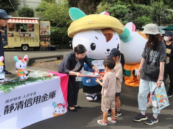 寄付金贈呈式の様子