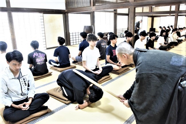 座禅体験の様子