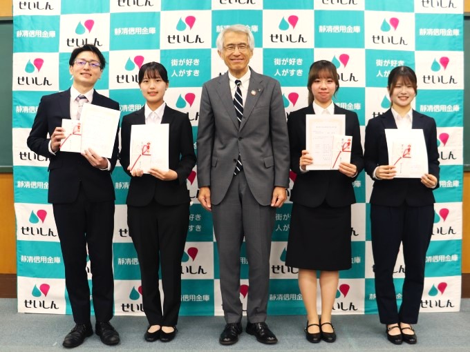 奨学生認定授与式の様子